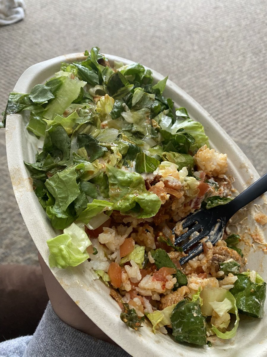 NoelleThomson_'s tweet photo. Hi my name is Elle and I’m addicted to chipotle 👋 https://t.co/m5gDumQqS9