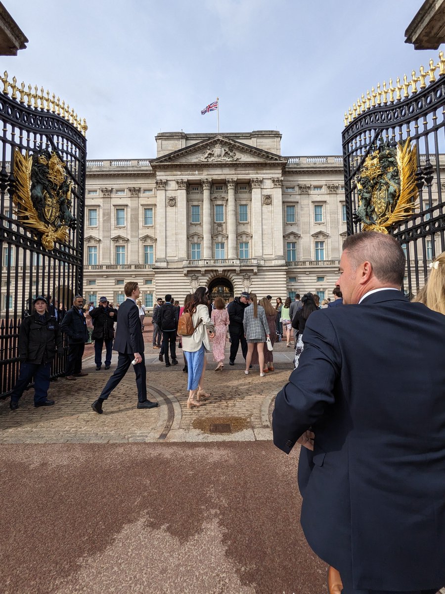 HarryMcBain_'s tweet photo. 🎖️Gold @DofE Award Presentation

Great day out at the Palace getting my Gold DofE and had a lovely chat about @NFFC with @jjenas8 💪🔴

@BerkshireScouts ⚜️ https://t.co/EMsH4O0Zhp