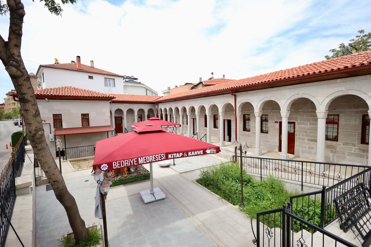 evrendincertr's tweet photo. 📍Bedriye Medresesi 🏛️

Gençler! 
Kitabınızı okurken kahvenizi de 800 yıllık tarihi bir yerde içme fikri size nasıl geliyor? 📚☕🏛️😎 

Çok güzel tarihi bir yapıyı daha hizmetinize sunmaya çok az kaldı. ⏳

Açılışımız çok yakında. 🤗

#Aksaray 
#BedriyeMedresesi https://t.co/APF7BGV6wK