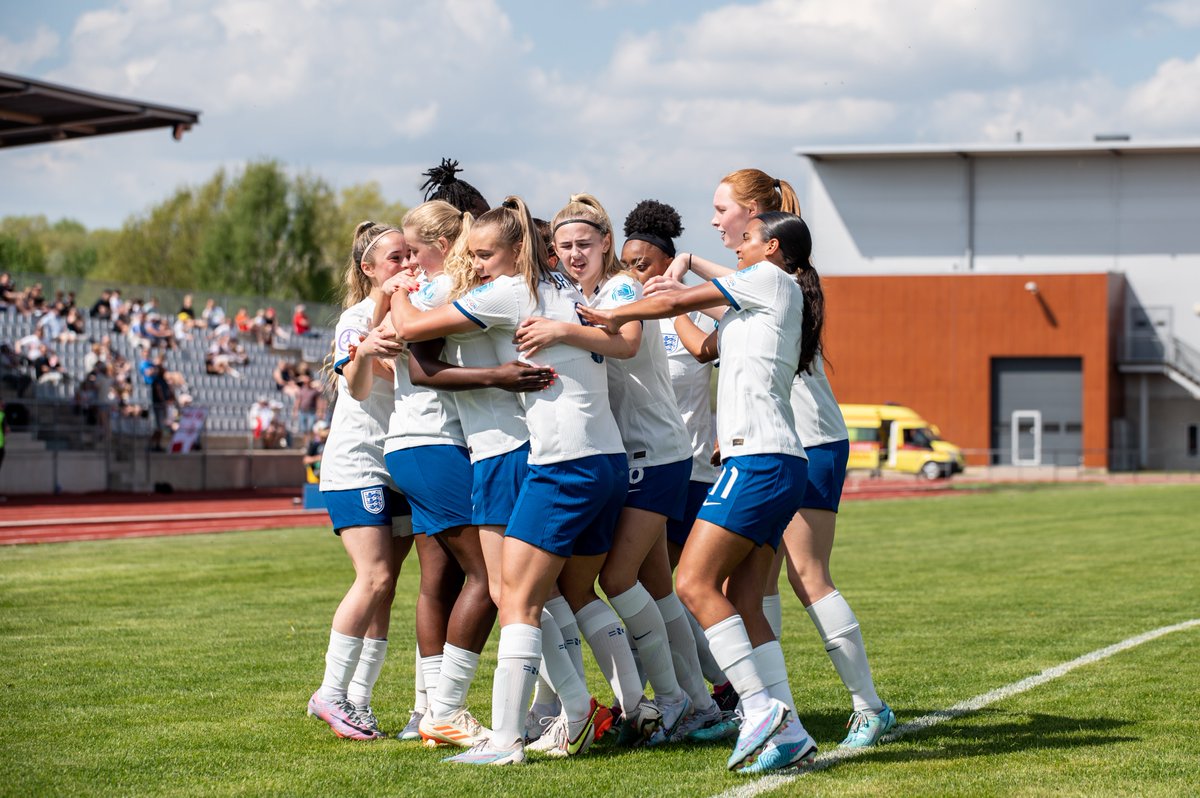 Lionesses's tweet photo. A winning start to #U17WEURO for our #YoungLionesses. 👏

🇸🇪 next on Wednesday! 🔜 https://t.co/NbdHYPub0C