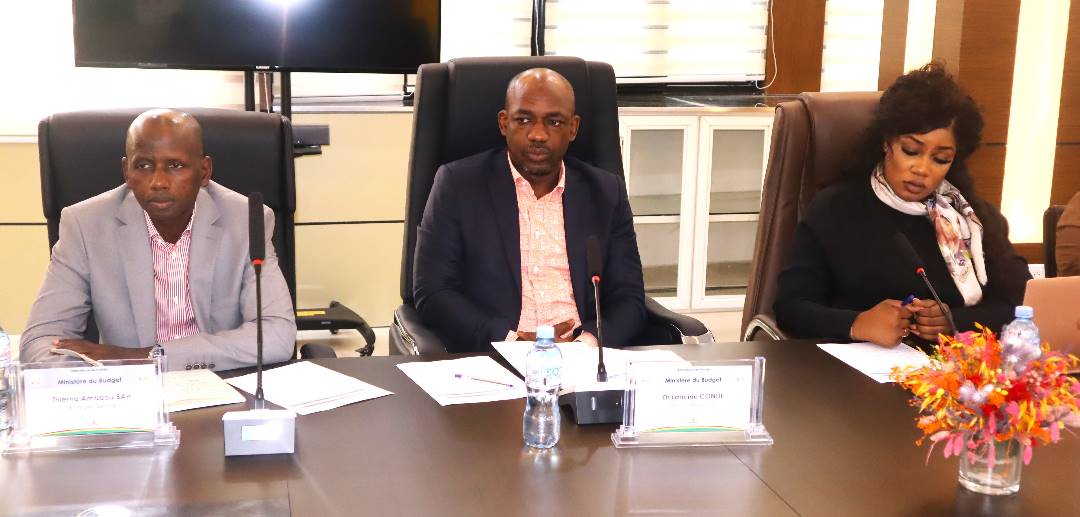 MEFB_GN's tweet photo. Compte rendu de la réunion de cabinet hebdomadaire du Ministère du Budget de ce lundi 15 mai 2023. Plus d'infos 👉 https://t.co/IWSh5MwvMt
#MBudget #BudgetGN #GouvernementGN #Guinee https://t.co/KzdARewOuq