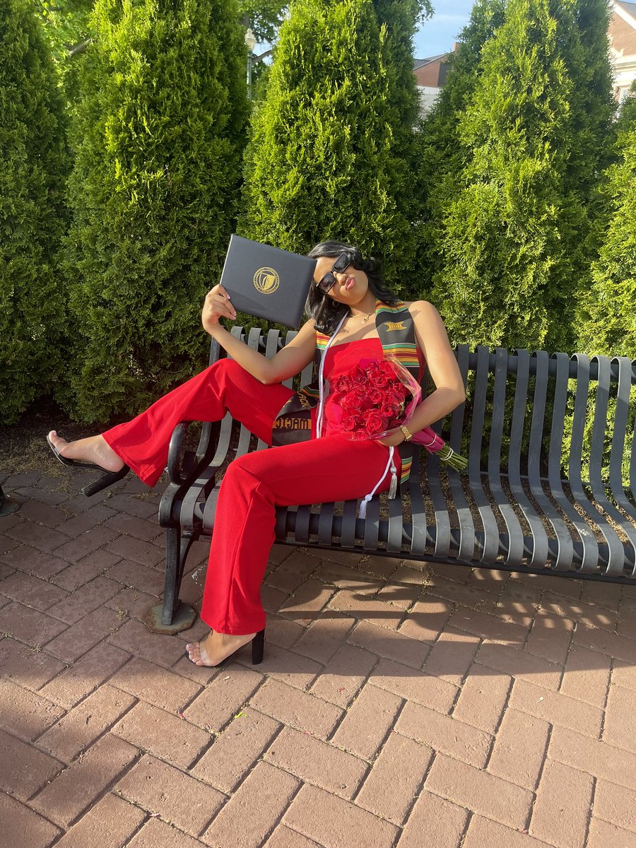 e_mvs13's tweet photo. After all the roller coaster journey, I am now finally riding the beginning of my success🎓2023

Thank you god, and my support system🙏🏽
I will be continuing my education in the fall back at CCSU for my masters in school counseling 📚 https://t.co/npmdEMoOVp