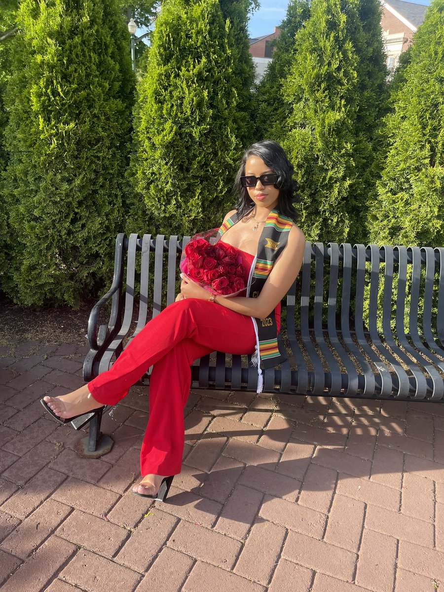 e_mvs13's tweet photo. After all the roller coaster journey, I am now finally riding the beginning of my success🎓2023

Thank you god, and my support system🙏🏽
I will be continuing my education in the fall back at CCSU for my masters in school counseling 📚 https://t.co/npmdEMoOVp