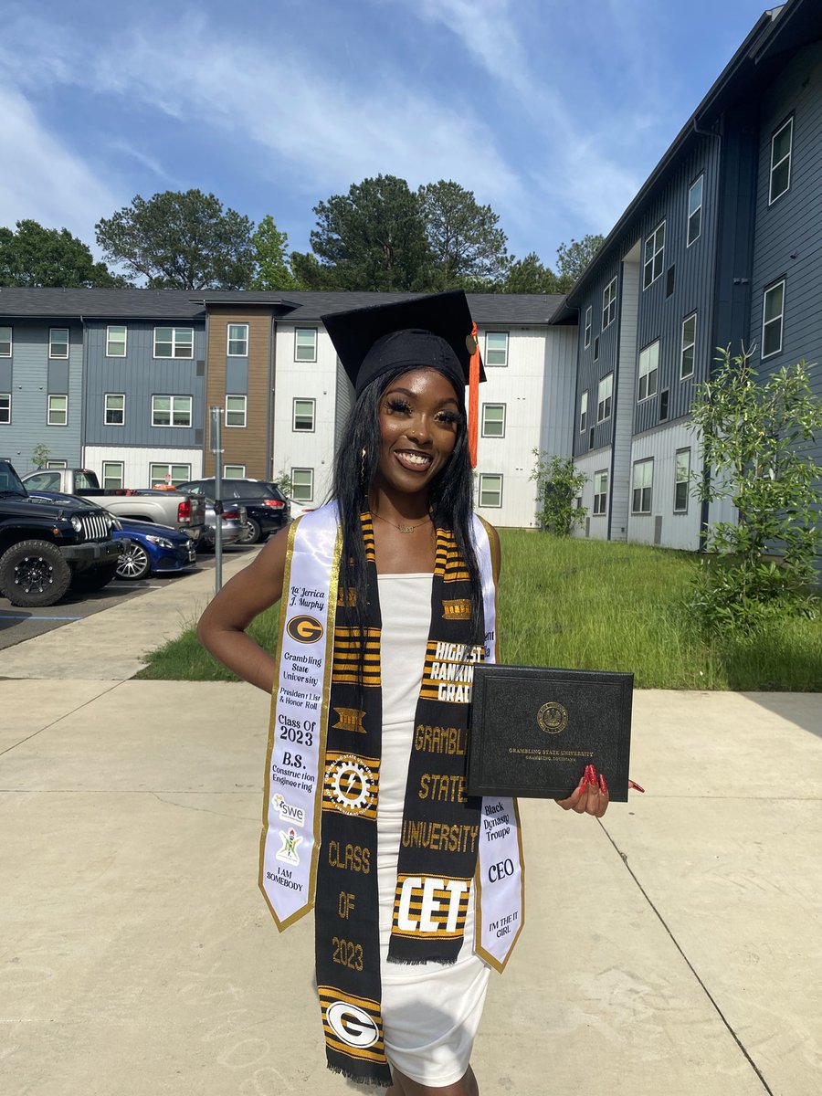 Jerrii_2's tweet photo. Alumni Status 🎓 #gramfam23 https://t.co/RFnpiO35tI