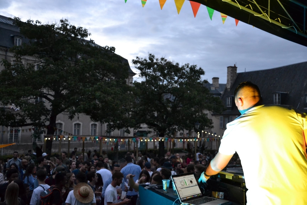 leberry_fr's tweet photo. Découvrez le programme 2023 rempli de musiques et de nouveautés des Berry Sundays de l'association berruyère Good Berry
https://t.co/NpUV6I24HS https://t.co/TfKlaPuAx1