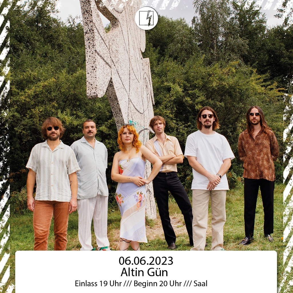 Altın Gün kombinieren auf fantastische Weise psychedelic rock, deep funk, synthpop, cosmic reggae mit türkischem Folk. 

Ende März haben sie ihr aktuelles Album Aşk veröffentlicht und das kann sich hören lassen! Ein Konzert, dass ihr nicht verpassen soll… instagr.am/p/CsRSrWzJ3rM/