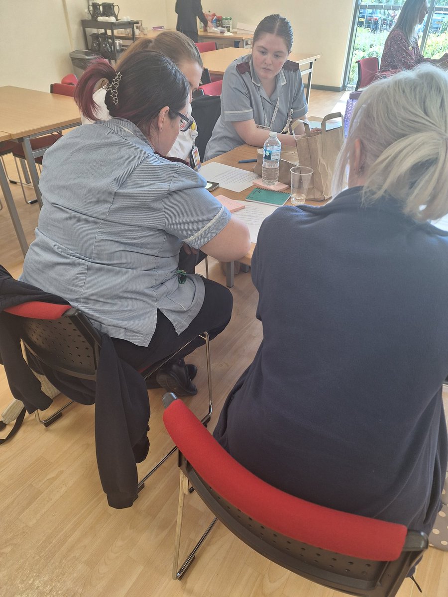 Great experiental recruitment day with future community nurses. Morning spent with our teams and this afternoon intro to all our services and the collective leadership team, groupwork and question time. Great start to the week <a href="/mpftnhs/">Midlands Partnership University NHS FT</a> <a href="/PaulaPWood/">Paula Wood RN DN QN</a>  <a href="/NandM_Keele/">Nursing & Midwifery Keele University 💙</a> <a href="/StaffsUNursing/">StaffsUniNursing</a>