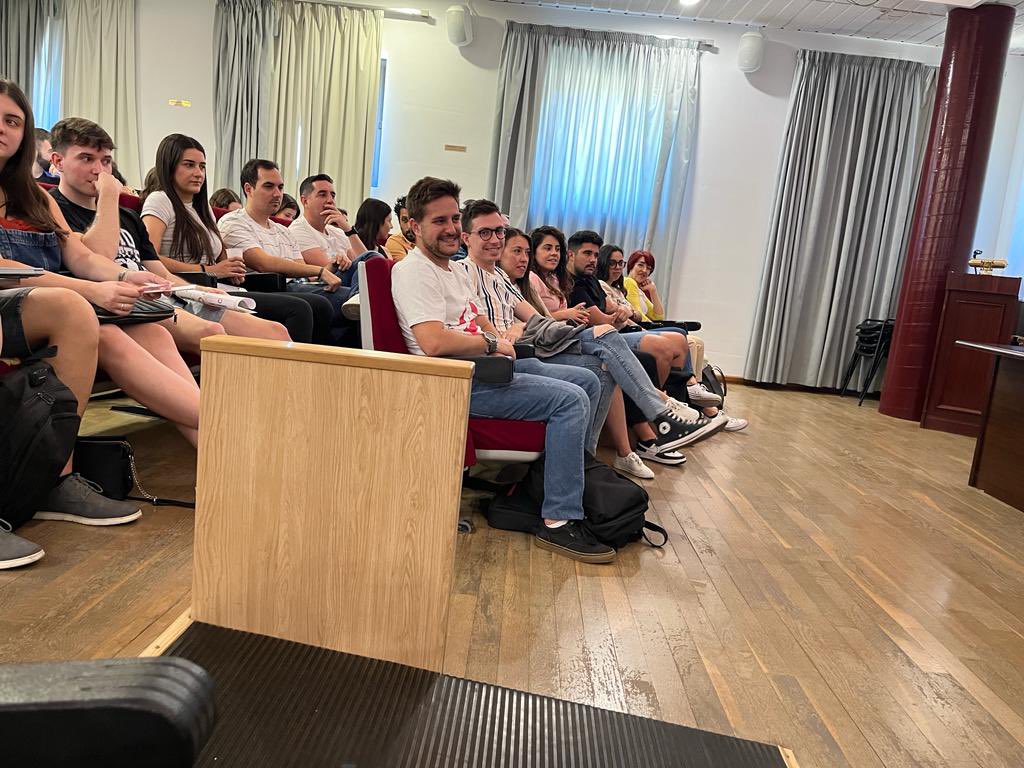 Crisancru's tweet photo. Hoy comenzamos el I Workshop: "Docentes del futuro en el marco de los Objetivos de Desarrollo Sostenible" en la @Educacion_UMA. Muchas gracias por participar en esta primera jornada. https://t.co/ayZmSKAg3x
