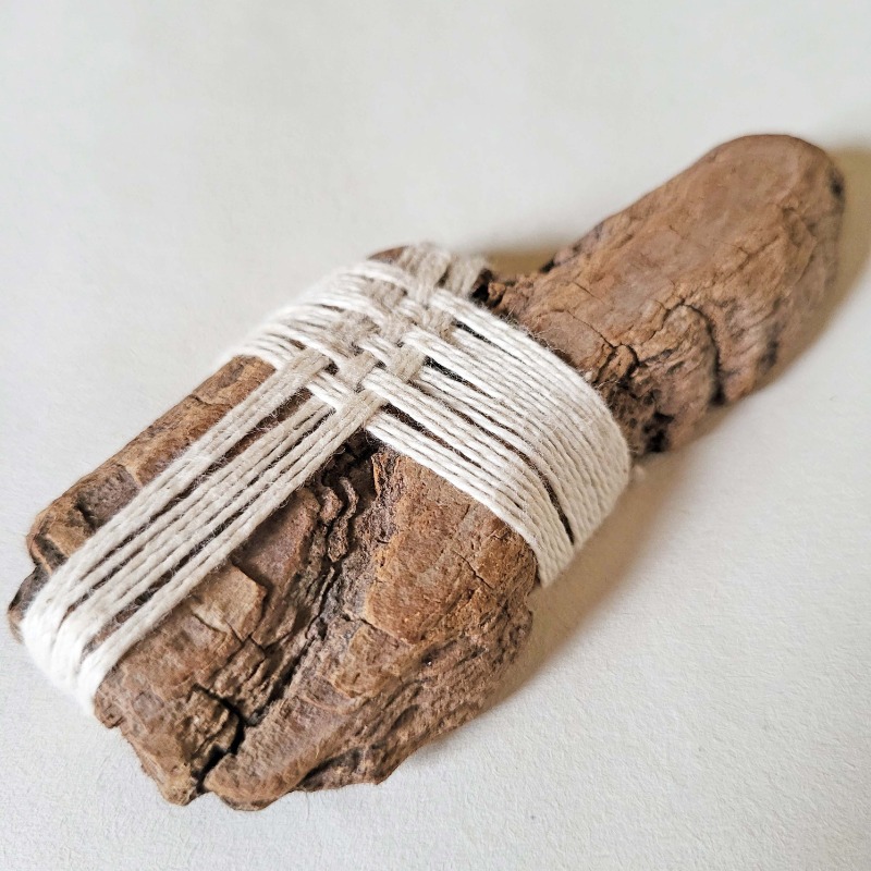 Hippystitch's tweet image. Had a very pleasant afternoon recently learning some weaving techniques from Lark &amp;amp; Bower. Now I know what a 3/3 twill zigzag and a 3/3 hopsack are. Thanks Sarah!
#offloomweaving #learntoweave #weavingworkshop #craft #rockweaving  #handweaving #weaving #woven #larkandbower