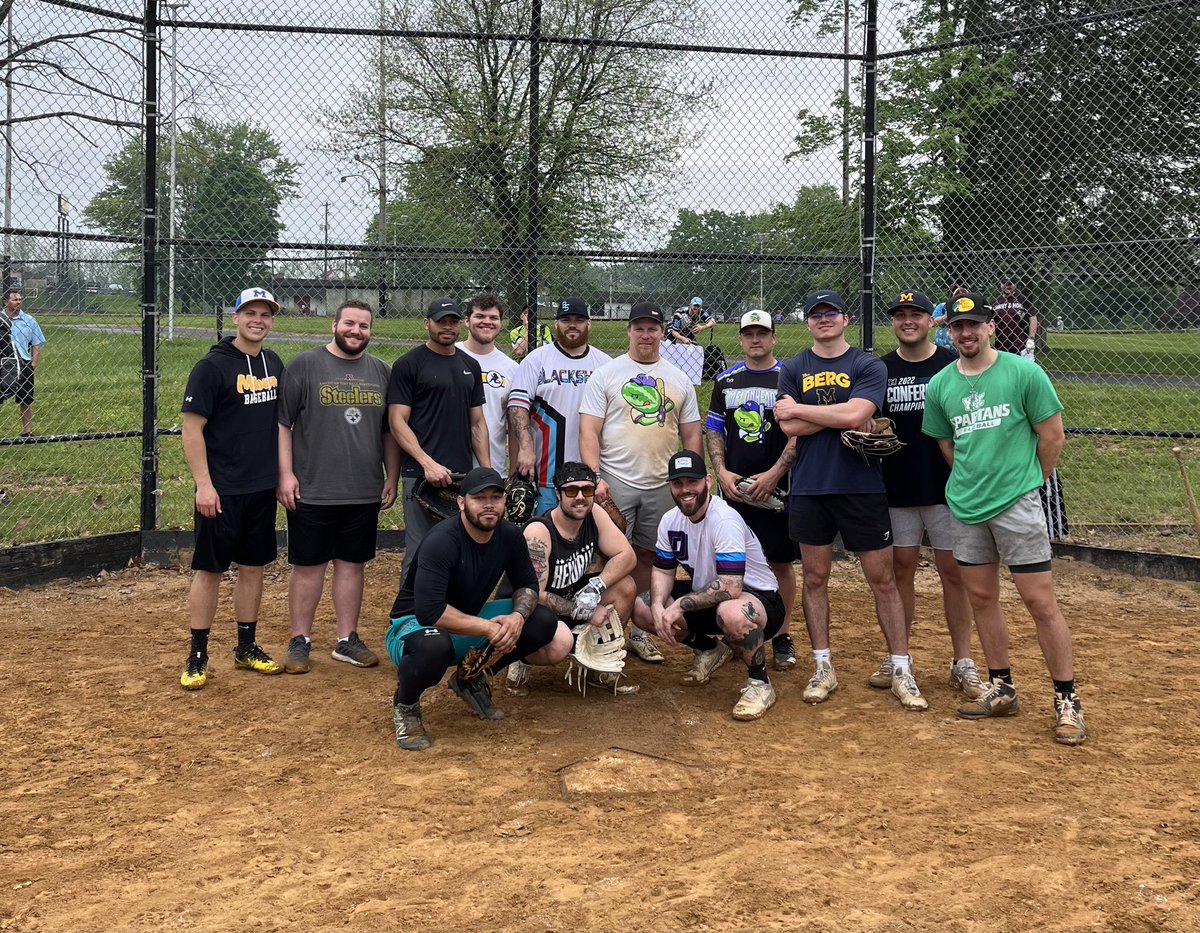 MuhlsBaseball's tweet image. A bunch of former Muhls out playing for a great cause over the weekend… The Dave Hangen Softball Tournament! #muhlpride