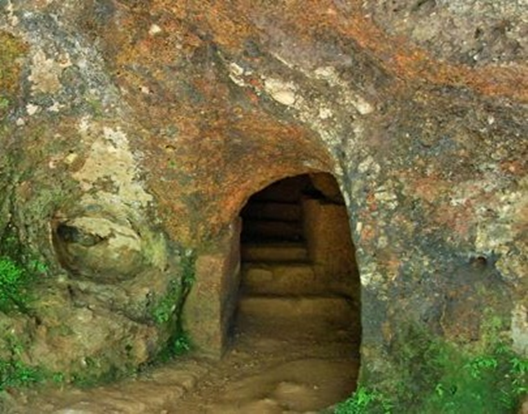 swetaaang's tweet photo. #thequizlabs #GoaQuiz -104- Where in Goa would you find these Buddhist caves? https://t.co/mabPkpdV07