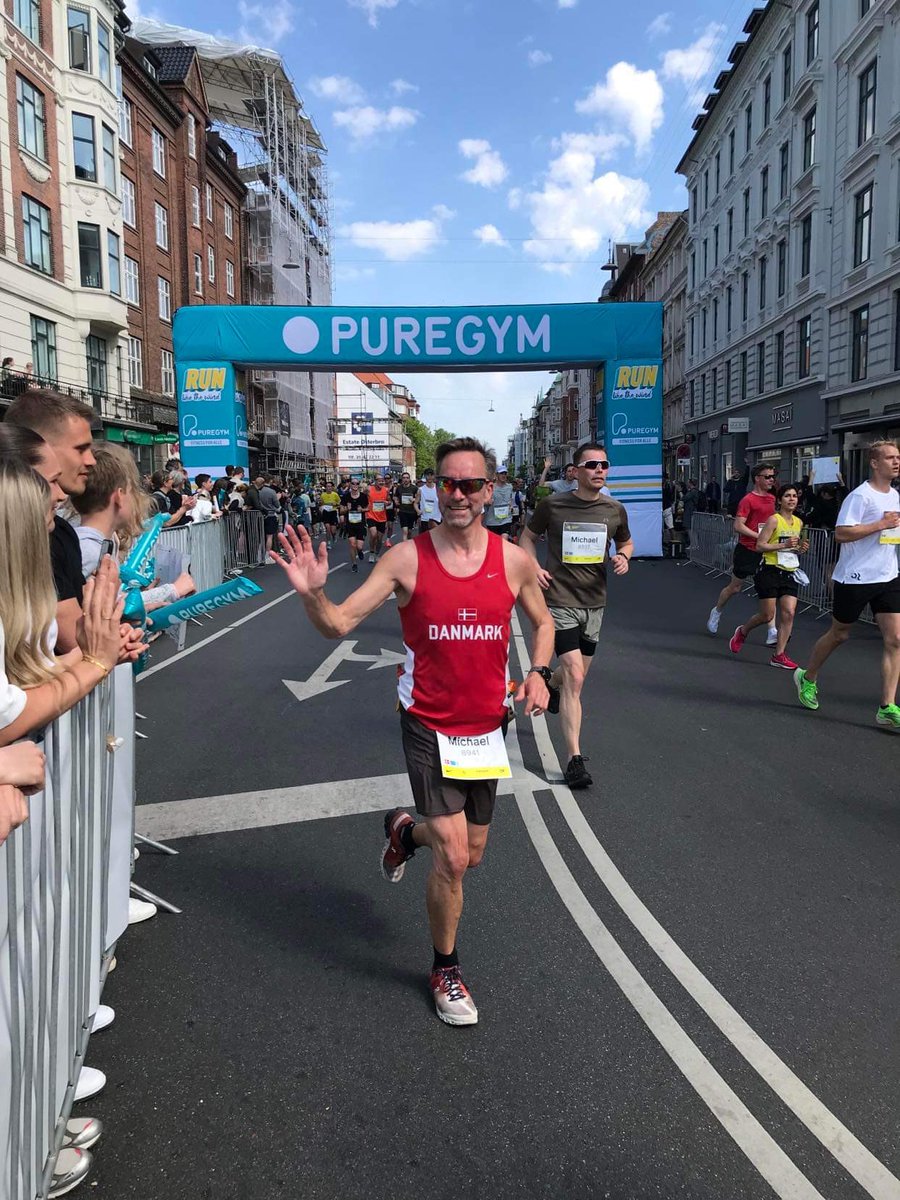 michaelviktorj's tweet photo. Kæmpe tak til 1000-vis af søde mennesker som heppede og supportede ved #cphmarathon og de mange søde frivillige som gjorde løbet til en megafest 👏 hvilken stemning 😀i skal vide at det gør en verden til forskel 🥵tak- bare tak ❤️ https://t.co/mna0vFekkh