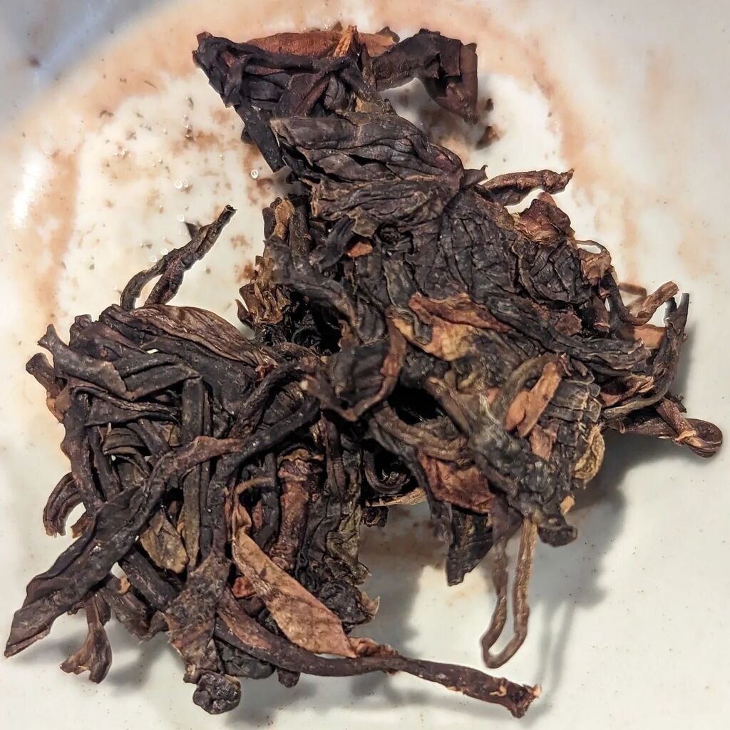 qaantar's tweet photo. I can't read the label anymore... K-something 2016. Oh well, last of the sample anyway.... #tea #puer #puerh https://t.co/Wt6386kCDM https://t.co/Hi76ouY2eD