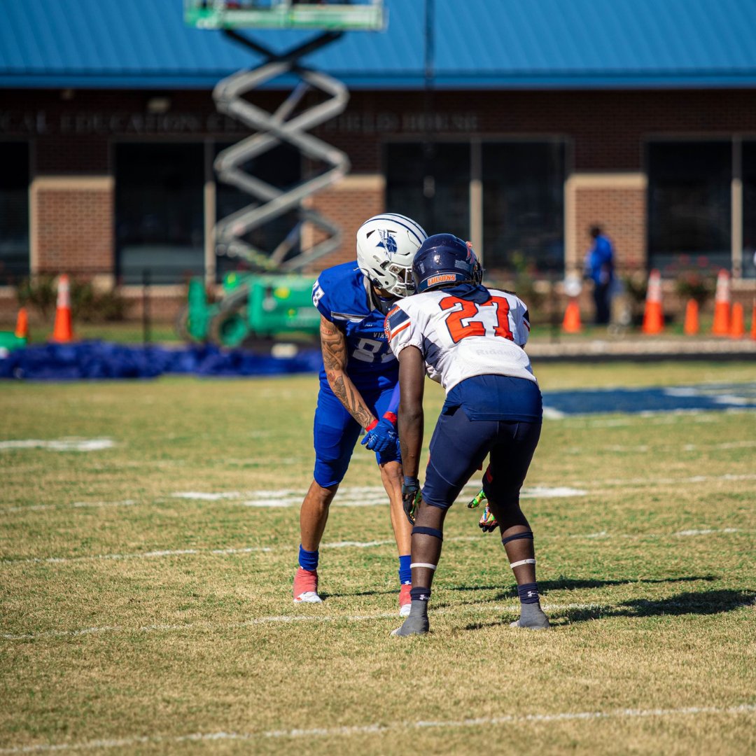 Spotlight on 🌟<a href="/Kicksond/">Darrien Dalton</a>🌟! A Wide receiver at Elizabeth City State University, putting up numbers and making his family proud on and off the field. Swipe to see him in action! #ATHLYTSpotlight #ECSU #Football 🏈💪