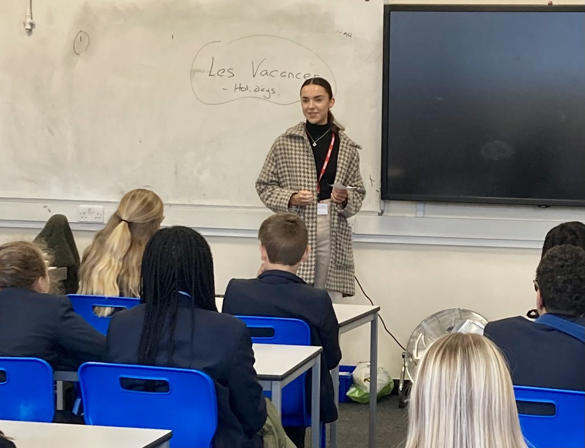 SJCESCareers's tweet photo. First NHS visitor session with Year 7 today. Loads of questions (mainly relevant) for Megan! Thanks for giving up your time to support our pupils. #nhs #alumniengagement @SJCES https://t.co/inpLnzWijY