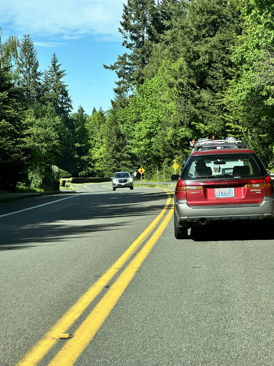 chrisgeraci's tweet photo. @ClarkCoSheriff  speeding through the school zone. Cuts me off at the end of alki and almost rearends a van casuging an accident. https://t.co/QsrhUKdkEa