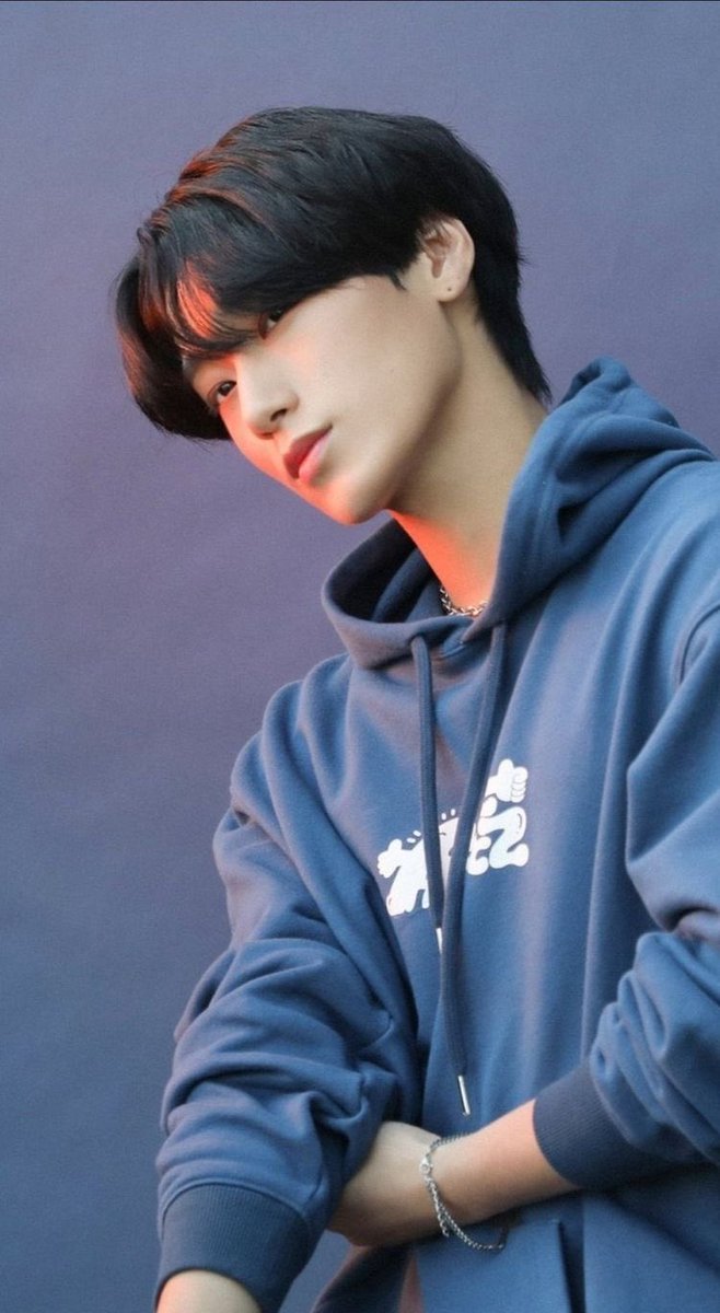 cw// implied sexual context/past sexual content, unintentional seduction

wxx doesn't quite understand sxnnie. the human is kind and caring and treats wxx with so much adoration and love that it sometimes makes his heart hurt.