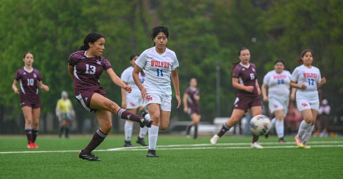 UHigh_Maroons's tweet photo. U-High Chicago Maroons. The soccer team wins IHSA 1A Regional Championship match over Catalyst Maria on a rainy day on Jackman Field. Sectional match at Manteno vs Coal City Tuesday at 4:00. #MaroonPride #IHSA #SeniorsRule https://t.co/sIfG9EET3L