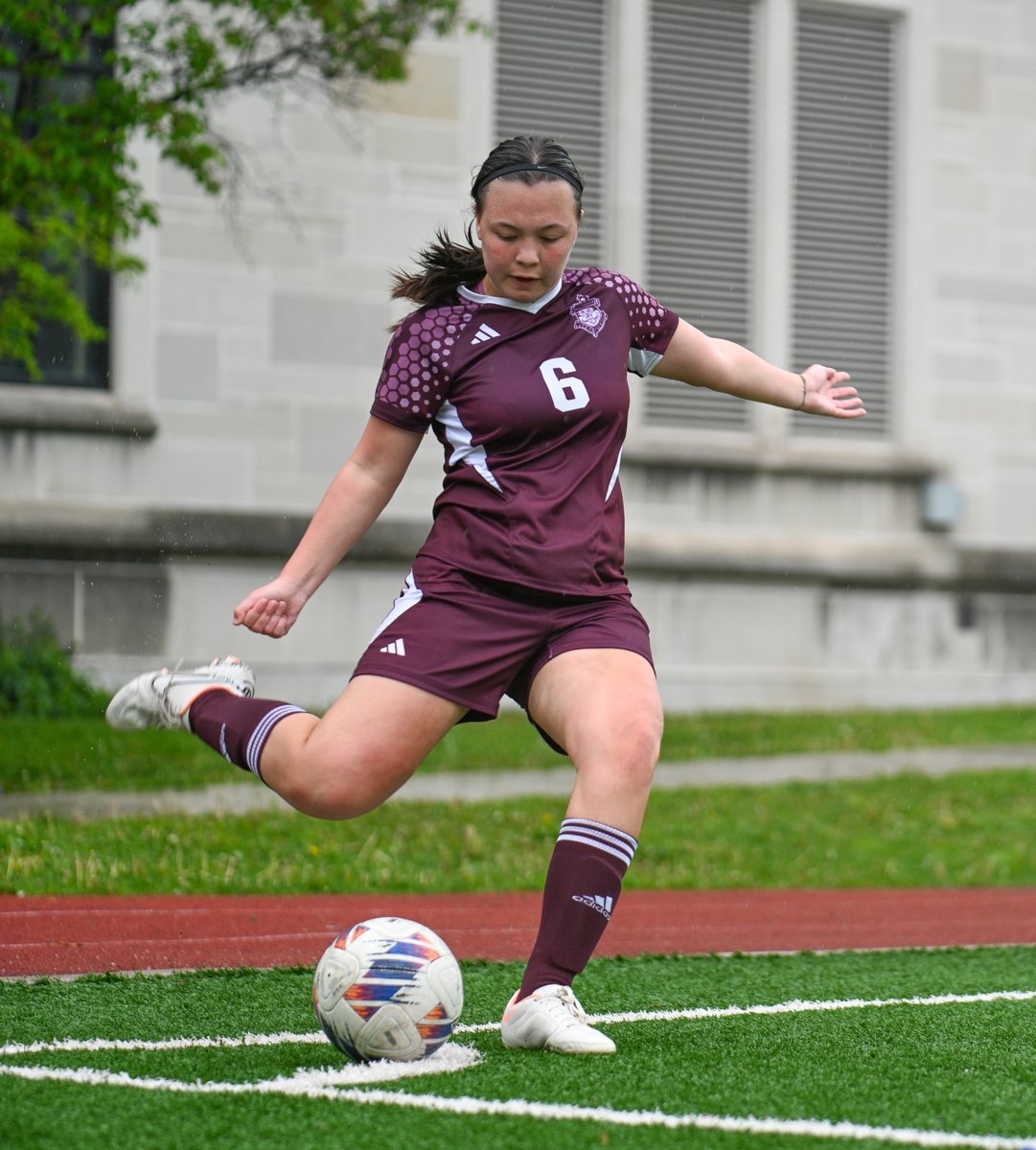 UHigh_Maroons's tweet photo. U-High Chicago Maroons. The soccer team wins IHSA 1A Regional Championship match over Catalyst Maria on a rainy day on Jackman Field. Sectional match at Manteno vs Coal City Tuesday at 4:00. #MaroonPride #IHSA #SeniorsRule https://t.co/sIfG9EET3L