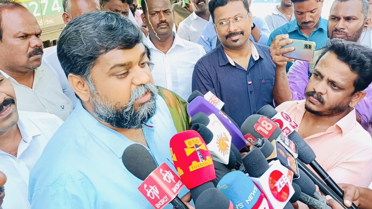 DrSenthil_MDRD's tweet photo. தருமபுரி இரயில் நிலையத்தில் நமது தொடர்முயற்சியால் 

புதிதாக அமைக்கப்பட்ட மின்தூக்கி Lift வசதியை இரயில் பயணிகள் பயன்பாட்டிற்காக துவக்கி வைக்கப்பட்டது

இந்நிகழ்ச்சியில் இரயில்வே துறை அதிகாரிகள், நகர்மன்ற தலைவர், ஒன்றிய கழகச் செயலாளர்கள், கழகத் தோழர்கள் மற்றும் இரயில்வே பணியாளர்கள் https://t.co/alEn2OPzZR