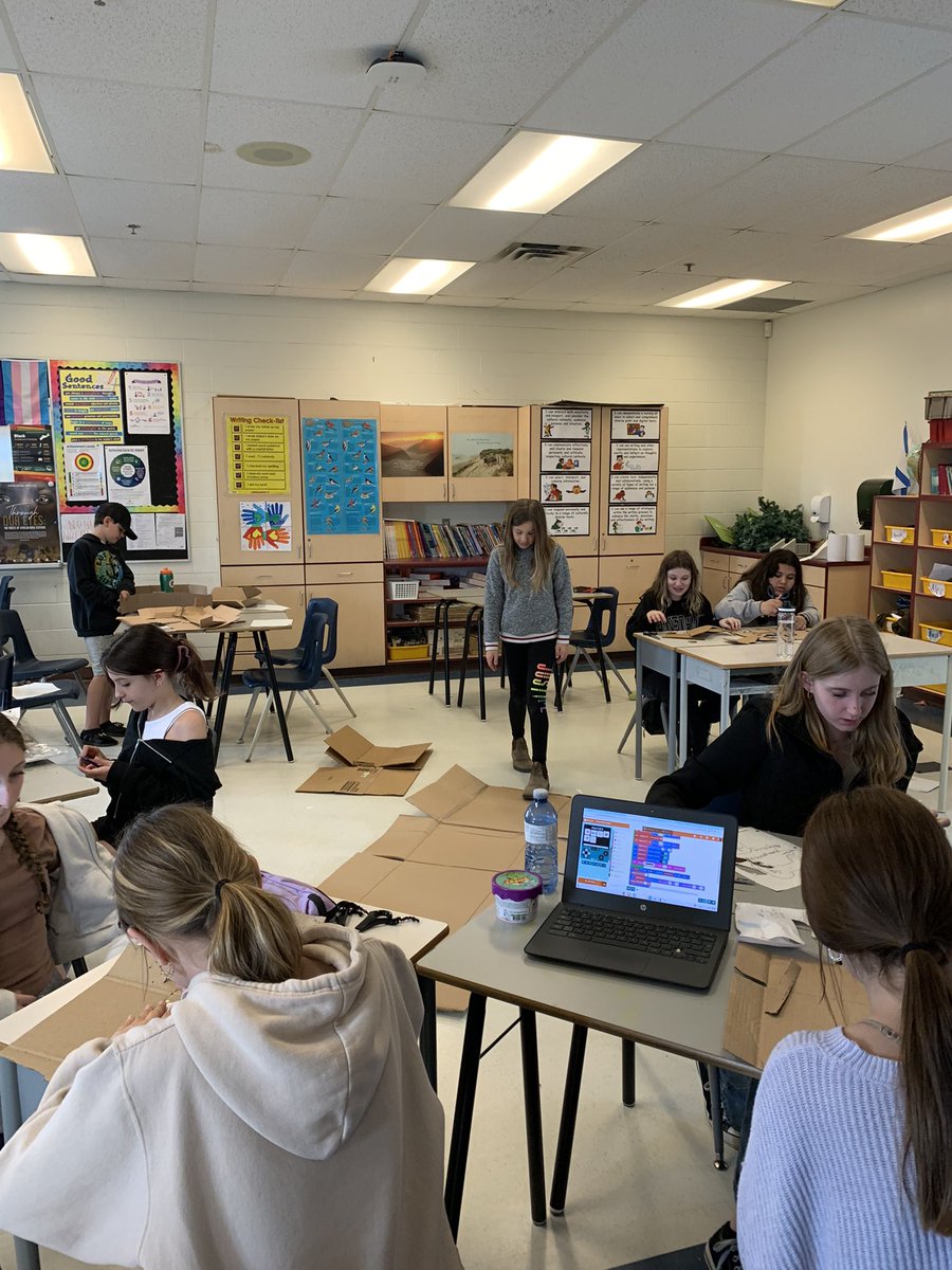 creelman_katie's tweet image. Coding our own video games and then designing controllers to play @RECMilford today!