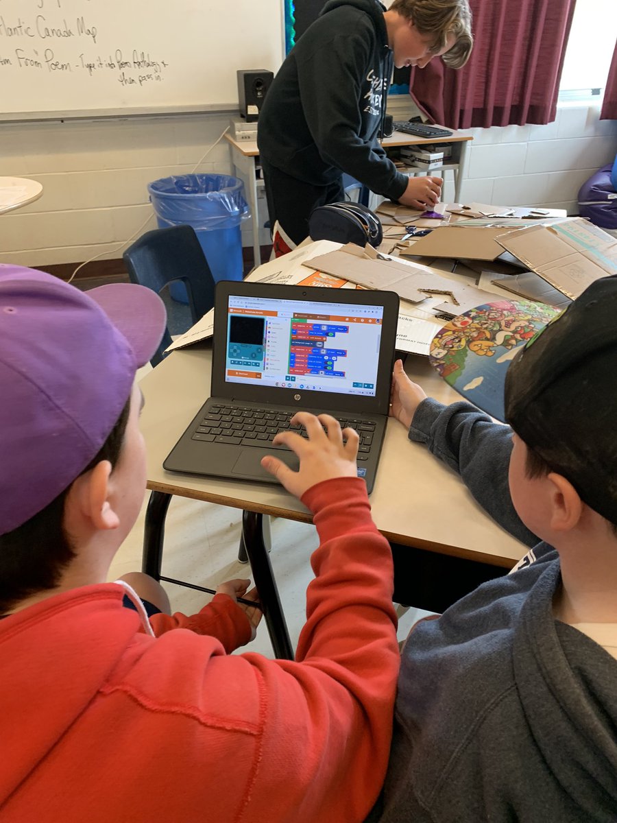 creelman_katie's tweet image. Coding our own video games and then designing controllers to play @RECMilford today!