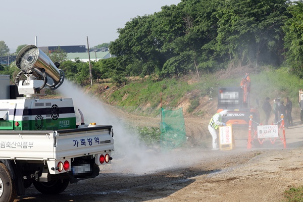 SIMV_RP's tweet image. ☝️🇰🇷 Et pendant ce temps-là, en Corée du Sud, un nouveau cas de #fièvre aphteuse 

ow.ly/16If50OnKhm