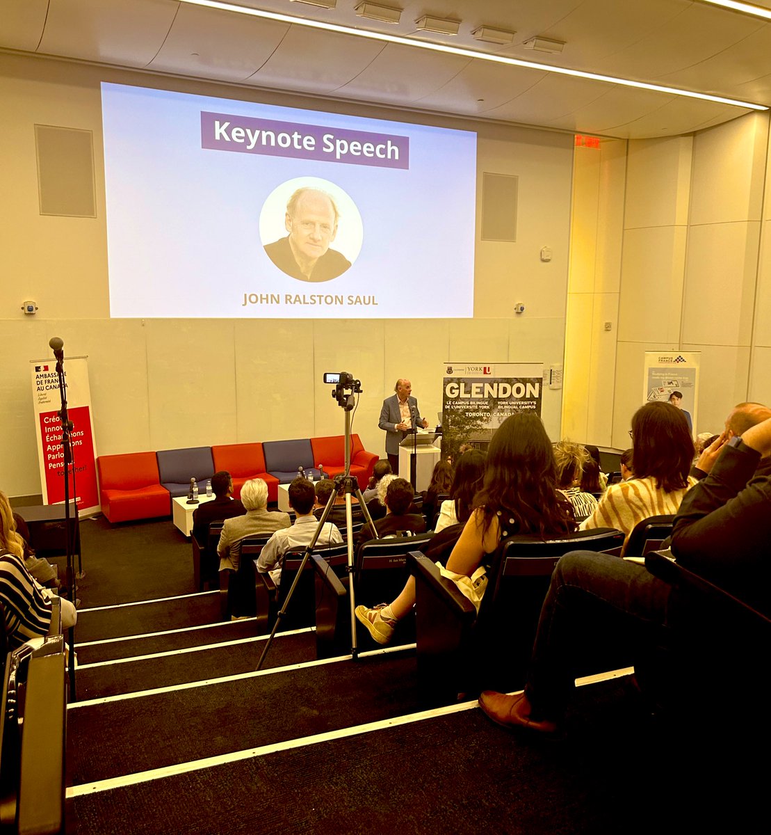 AudreyPyee's tweet photo. John Ralston Saul nous livre une allocation inspirante sur les expériences immersives du français et sur l’avantage linguistique au Canada. #etudierenFrance #francealumniCanada Un premier évènement pour le GTA. Beaucoup d’autres rencontres à venir. https://t.co/XU4FjZDf7R