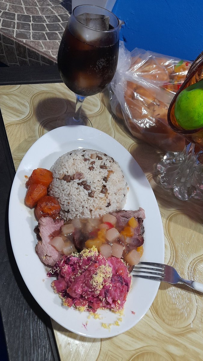 ✍️😍🔥😉MI DOMINGUERA DE AYER ARROZ🍚 CON GUANDU Y COCO🥥 JAMON 🥩CON SU SALSA DE TUTI FRUTIS 🍐🍒🍓🫒 VINAGRE DE MANZANA Y MAIZENA🤤🤤ENSALADA DE PAPAS 🥔ROJA PLATANO EN TENTACION Y EL VENENO DE TODOS LA COCACOLA😉😭🤣