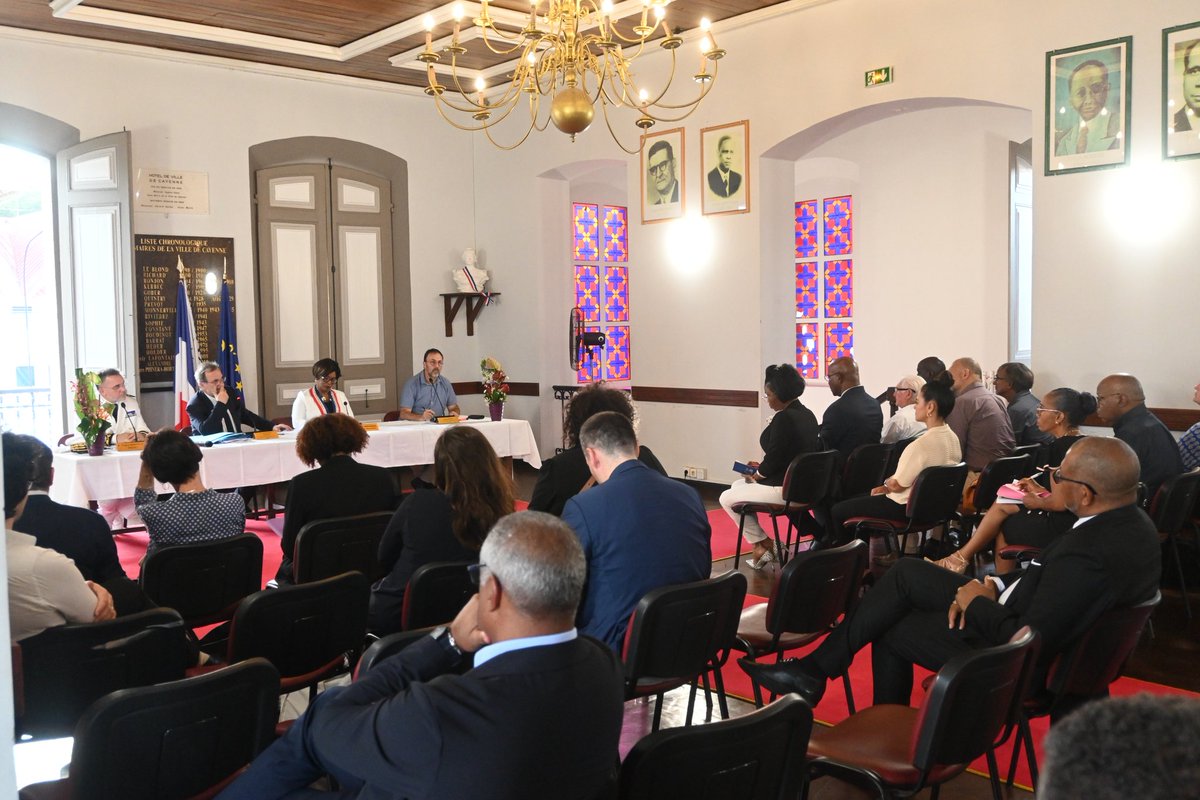 Guyane | Echanges francs avec Sandra Trochimara, Maire de Cayenne, sur les enjeux du chef lieu. Au cœur des sujets, la rénovation urbaine, l'attractivité de la ville et le renfort du guichet unique pour l'accueil des demandeurs d'asile.