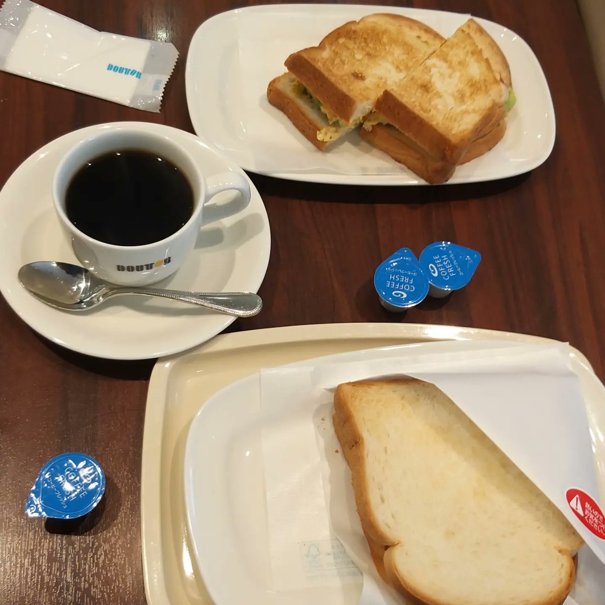 Ongcharles9's tweet photo. #cafe #coffee #doutor #breakfast #breakfastset #sandwich #cake #tokyo #japan  #カフェ #コーヒー #ドトール #朝ごはん #朝ごはんセット #サンドイッチ #ケーキ #東京 #japan https://t.co/HCXgygio42