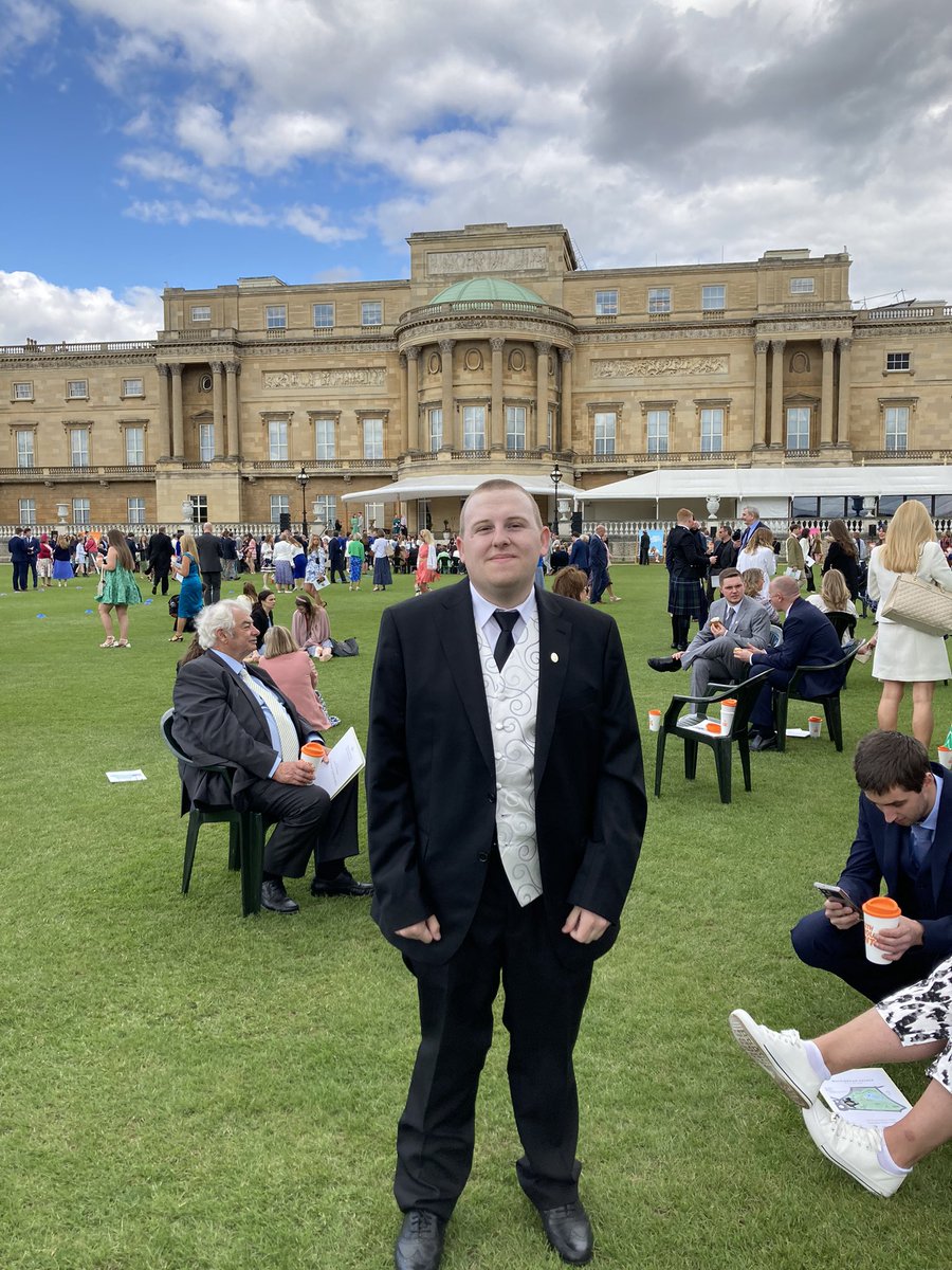 LifeBridgeASEND's tweet image. DofE at @Lifebridge congratulate all our Gold achievers. Managed to catch up with Kyle C at the Palace (pic below). Jacob B also attended, but didn’t manage to track him down for a photograph. A fantastic day had by all!!