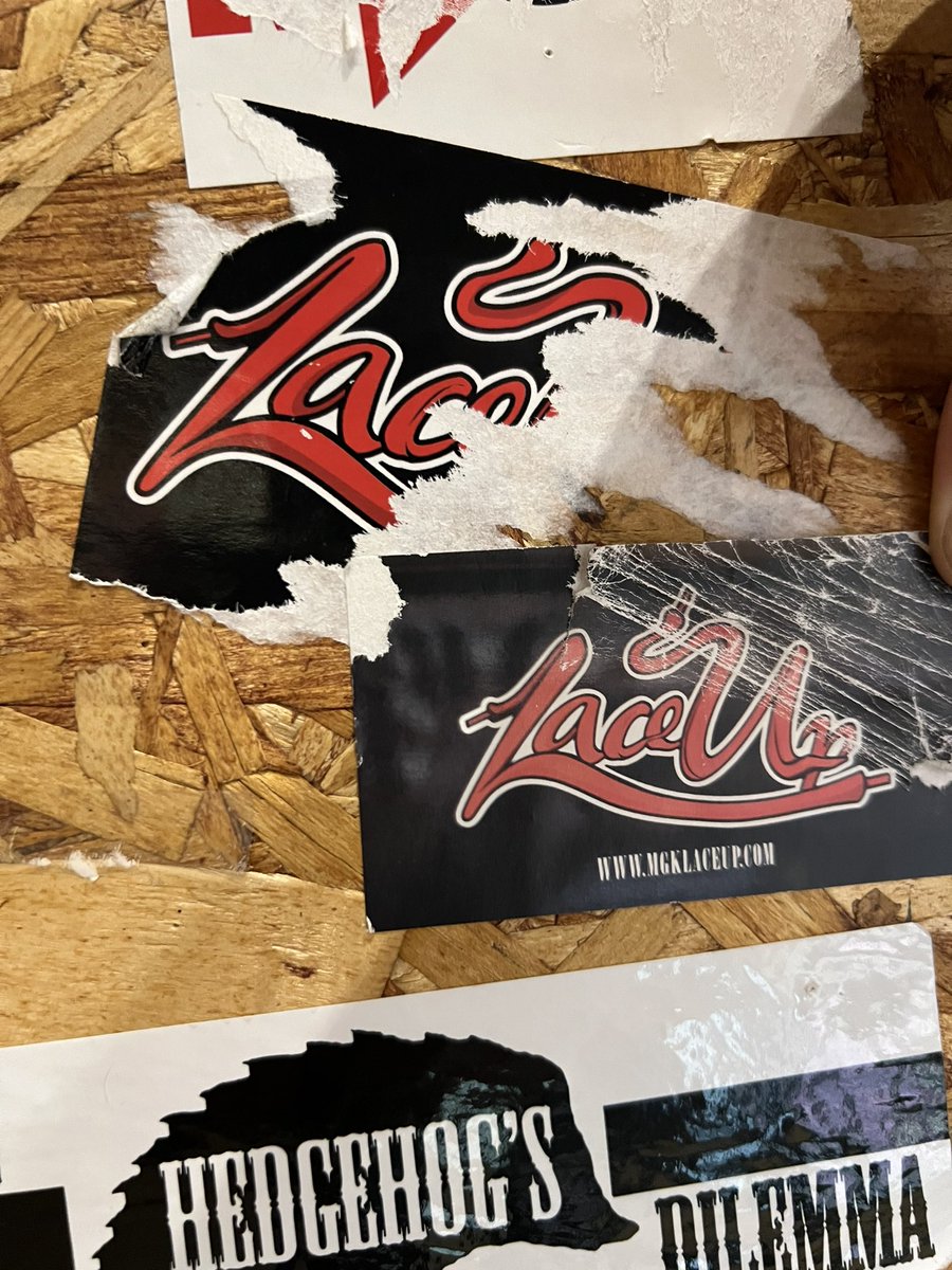 phantasmicxx's tweet photo. @machinegunkelly you used to shop at my Hot Topic in Great Lakes mall. Your stickers are still up. Come visit us! #mgk #laceup https://t.co/QbVyVaLSa2