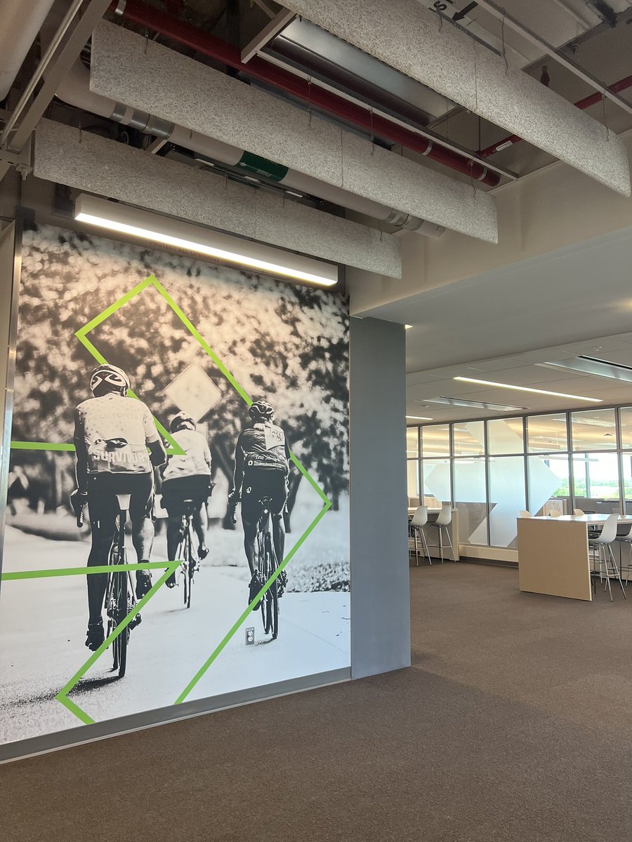 Pelotonia's tweet photo. Today we celebrated a milestone day for the Pelotonia community, as we “cut the ribbon” on the Pelotonia Research Center! 

The Pelotonia Research Center honors YOU, the Pelotonia community, for your tremendous impact on cancer research over the past 15 years! #15YearsOneGoal 💚 https://t.co/TsEvLeOtov