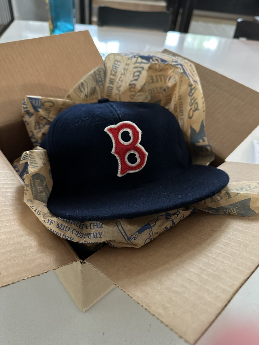 Just beautiful @EbbetsVintage lid just showed up at my door Best in the business. Thought I was done getting my Cubs hat but snagged this on a rerelease. Hoping to also score the Brooklyn one one day. Thanks again for Making the best hats ever🔥