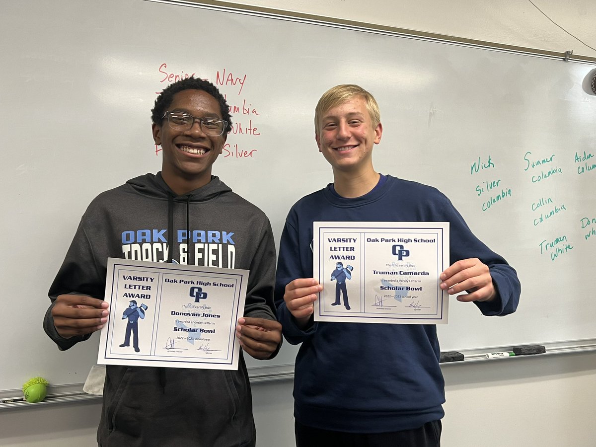 OPscholarbowl's tweet photo. Tonight we celebrated our fantastic year of Oak Park scholar bowl with pizza and celebrations! Best of luck to our seniors who will be missed.🎓We can’t wait to see what great things our underclassmen will do!  @Northmen_OPHS @NKCSchools https://t.co/Way5HlgFsM