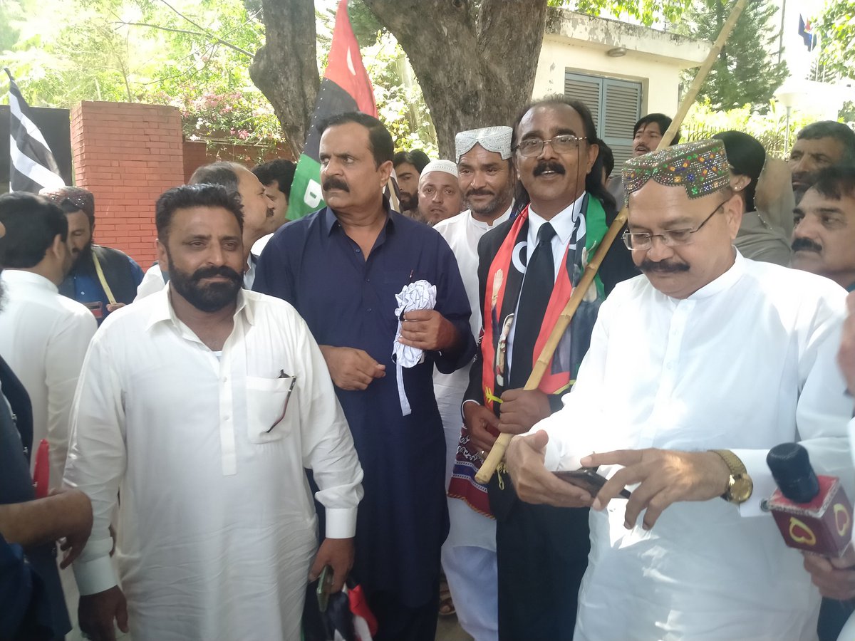 JavedRRaymond's tweet photo. چیئرمین بلاول بھٹو زرداری کی ہدایت پر پرامن احتجاج 15 May  سپریم کورٹ آف پاکستان کے سامنے اسلام آباد میں
@S_HassanMurtaza
کے ساتھ 
@BBhuttoZardari 
@AseefaBZ https://t.co/CPY4oe9ZOw