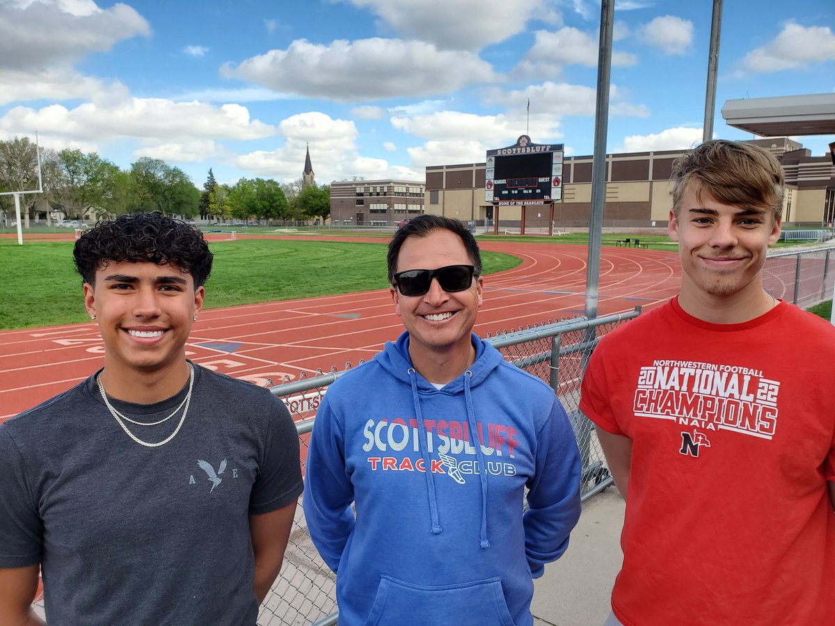 SB_TrackField's tweet photo. Tradition: 
Seniors and their coaches at their last track practice at Bearcat Stadium  #bearcatspeed https://t.co/a62mctqQOn