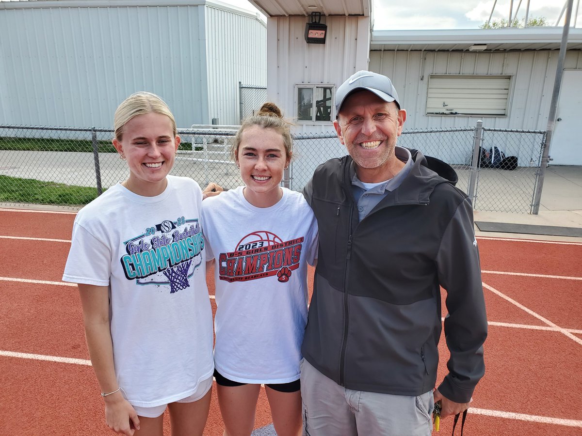 SB_TrackField's tweet photo. Tradition: 
Seniors and their coaches at their last track practice at Bearcat Stadium  #bearcatspeed https://t.co/a62mctqQOn