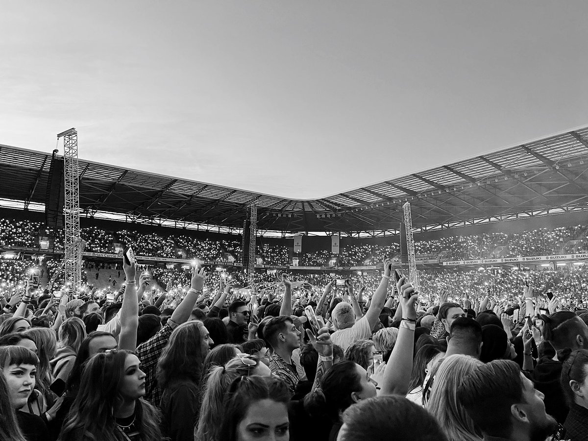 Lizzie_WB's tweet photo. Quote with a picture taken by you

Tomorrow is a year since the my chem tour started so I apologise for the spam you’re all about to get https://t.co/e858SJQhl4