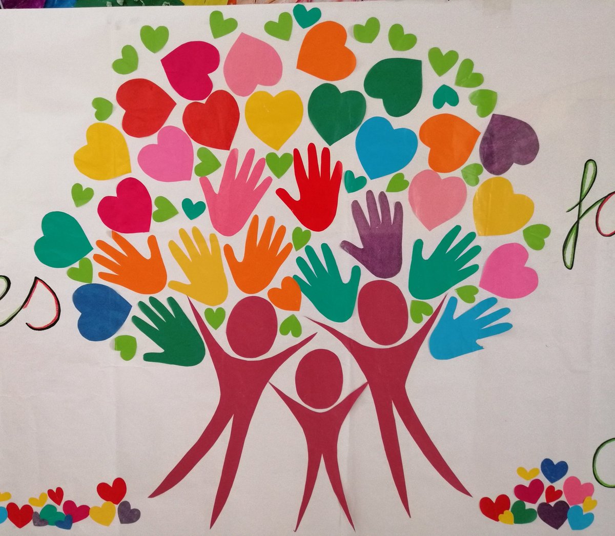 marcarvajalj's tweet photo. Feliz Día de la Familia, en Ceip Carmen de Burgos.
"CON MANOS Y CORAZONES SOMOS FAMILIAS DE COLORES".
Por la diversidad familiar, porque si hay amor, hay familia.
#DiaInternacionaldelaFamilia
#DiaInternacionalDeLasFamilias
@cepmalaga 
@CEIPCARMBURG
@Malagaconvive
@igualdadmlg https://t.co/rKqX1PPeh8