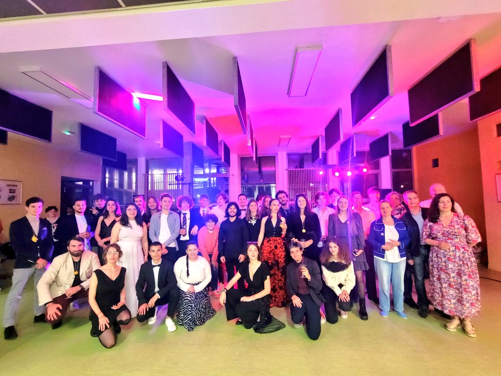 Lycée Les Arènes tweet media