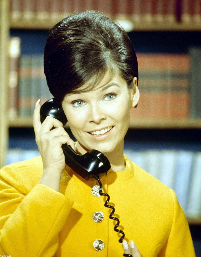 NLCarolynMuse's tweet photo. Remembering ballet dancer and film/television actress Yvonne Craig, who was born #OTD (May 16th) in 1937. #HighTime #TheManyLovesofDobieGillis #77SunsetStrip #SamBenedict #KissinCousins #SkiParty #InLikeFlint #Batman #StarTrek #LoveAmericanStyle #Mannix #ThePartners https://t.co/ca63uTE3QP