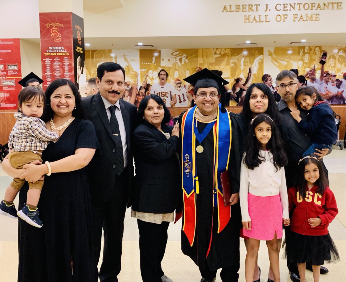 I'm full of pride to graduate from the #ExecutiveMBA program @USCMarshall. Thank you @rkryu @radiologyofusc @USCRadResearch @rayosxdoc  for your mentorship, sponsorship, and unwavering support. As I embark on the next career chapter, I am excited about the future. Fight On! 🙏✌️