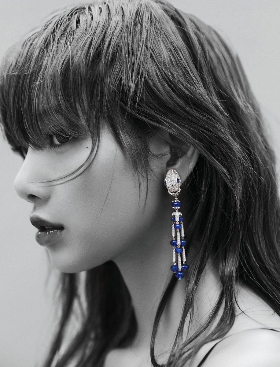 lisoofolder's tweet photo. JISOO                                    LISA https://t.co/YdUwlq1yYv