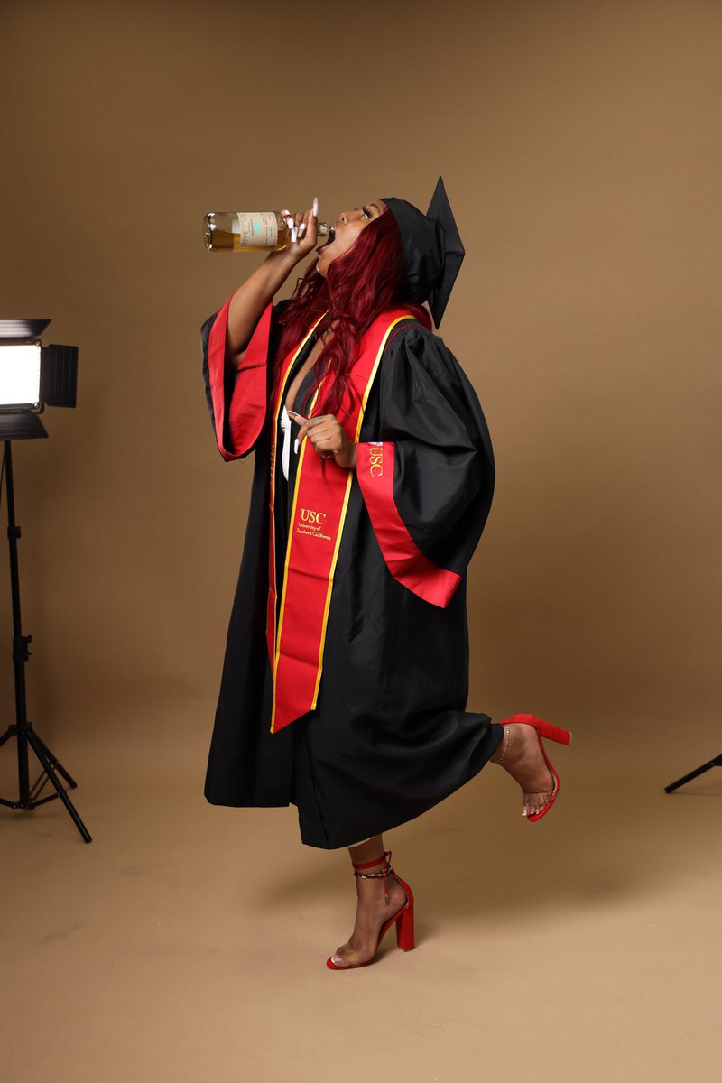 kahnnnah's tweet photo. USC ALUMNI ❤️💛❤️ https://t.co/d5ToV51NIo