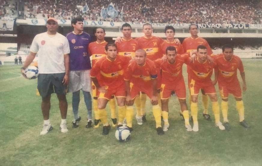 Kassiojunio_'s tweet photo. O Amazonas quebrou tabu de 15 anos sem vitórias de um clube do AM em Belém. A última tinha sido do Holanda por 1 a 0 no Remo pela Série C 2008 no Mangueirão.

Em pé: Weber; Peru,Deurick, Rogério, Tiago Brandão e Doriva.
Agachados: Thompson, Garanha, Calado, Branco e Marcos Pezão https://t.co/ZPt73Goz1T