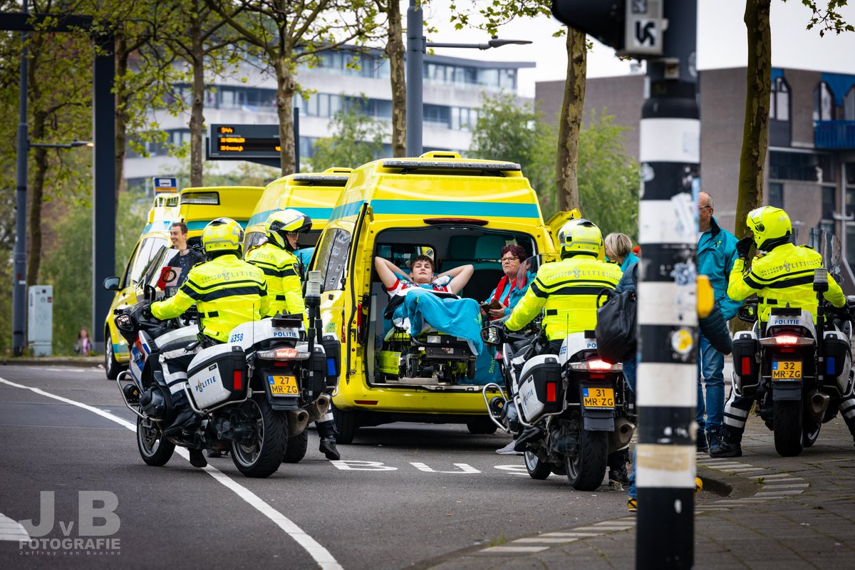 <a href="/ADnl/">AD.nl</a> De motorrijders van <a href="/POL_TVRotterdam/">Verkeerspolitie Eenheid Rotterdam</a> kwamen ook nog even hallo zeggen voorafgaand aan de huldiging! <a href="/StAmbulancewens/">St.Ambulance Wens</a>