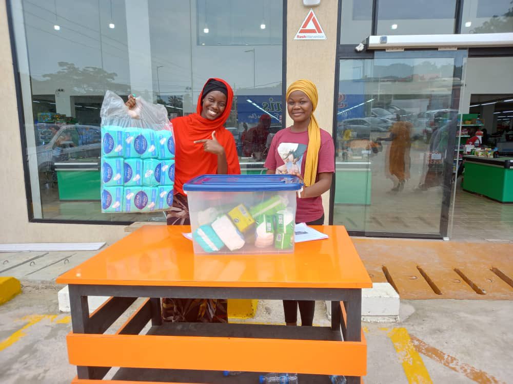 pscientificsis's tweet photo. In preparation for the upcoming World Menstrual Hygiene Day on May 28, 2023, the <<Pole Scientifique Sister's Network>>, has launched a campaign to collect sanitary pads in some supermarkets in Bingerville and the surrounding area. https://t.co/JdJoj2RmKq