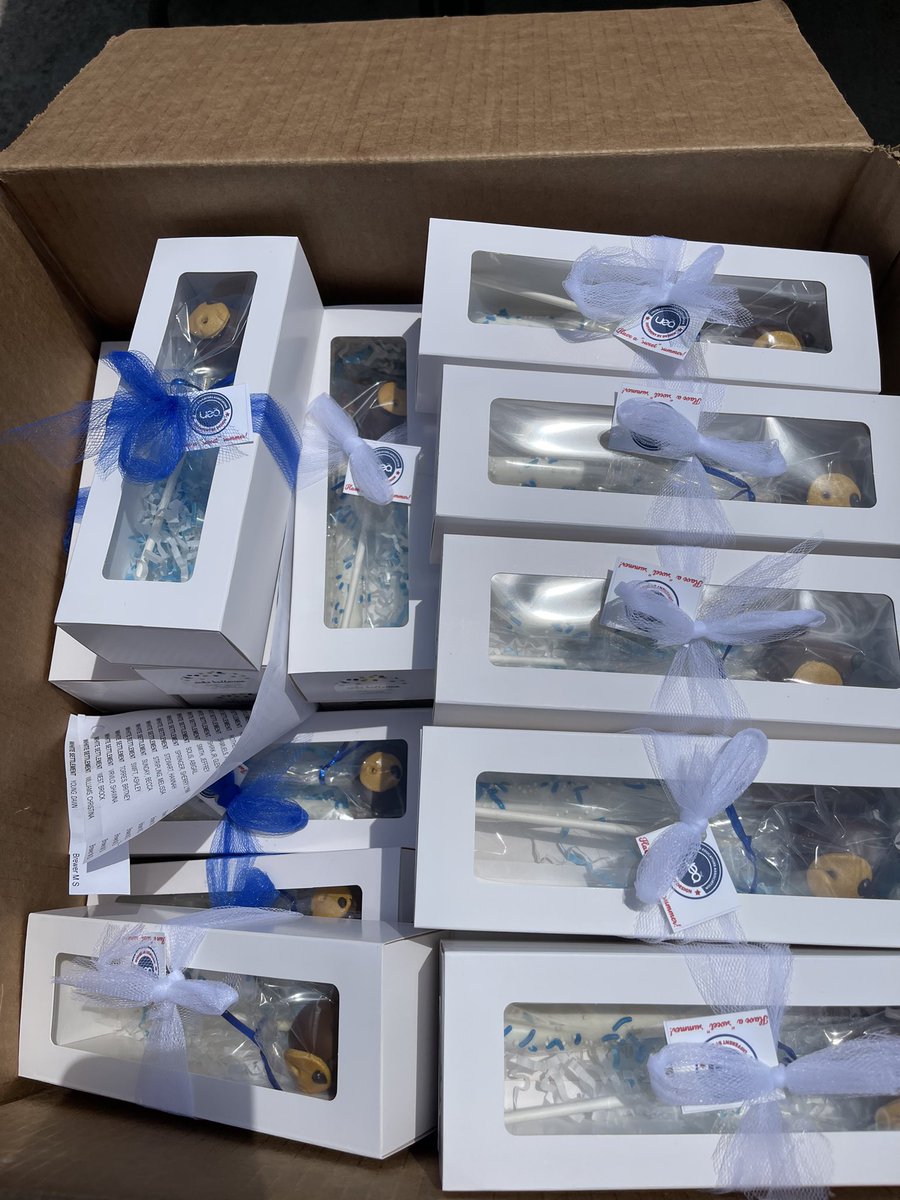 TamaraUEA's tweet photo. White Settlement UEA delivered these cute Brewer Bear cake pops and pretzel sticks made by Cake Ballerina to all UEA members today. Enjoy! #summersalmosthere
#ueatexas https://t.co/ooweDfrfu3